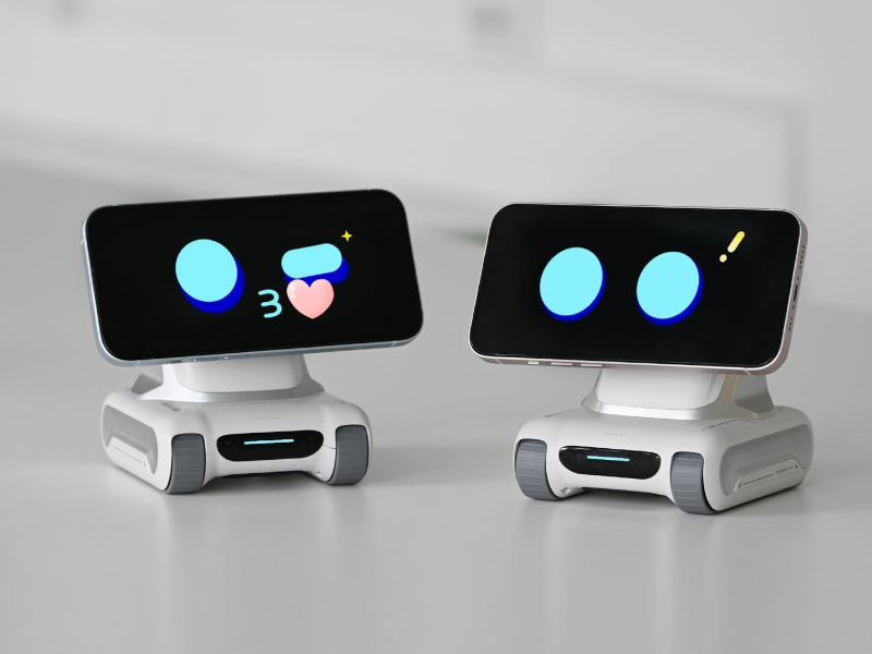 desk buddy robot
